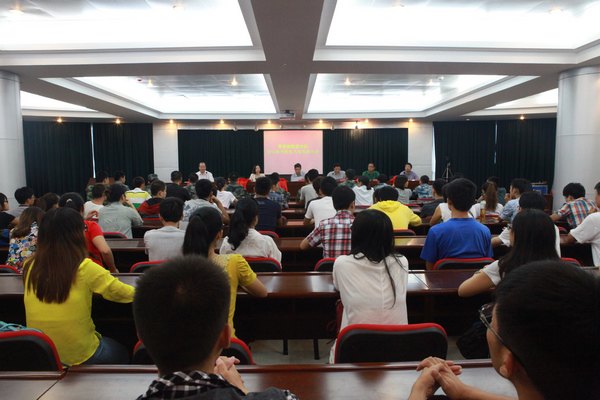 景德鎮陶瓷學院隆重舉行2013年新兵入伍歡送大會