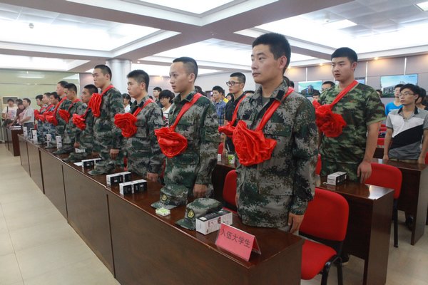 景德鎮陶瓷學院隆重舉行2013年新兵入伍歡送大會