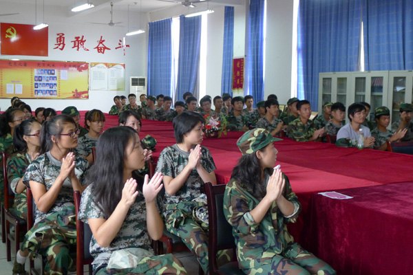 信息學(xué)院組織召開2013級新生入學(xué)教育大會——專業(yè)介紹