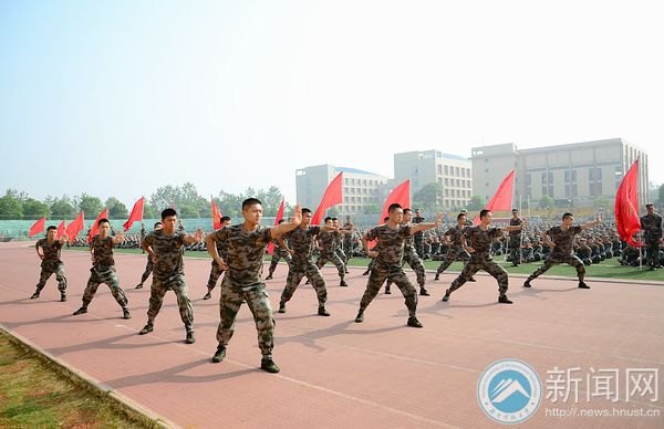 湖南科技大學隆重舉行2013級新生開學典禮暨軍訓動員大會