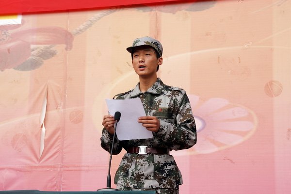 鄭州職業(yè)技術(shù)學(xué)院隆重舉行2013年新生軍訓(xùn)動(dòng)員大會(huì)