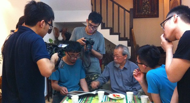 《走向百年》專題片殺青 近期將與師生見面