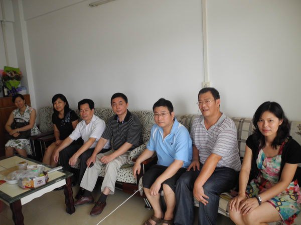 外國語學(xué)院領(lǐng)導(dǎo)教師節(jié)慰問教師