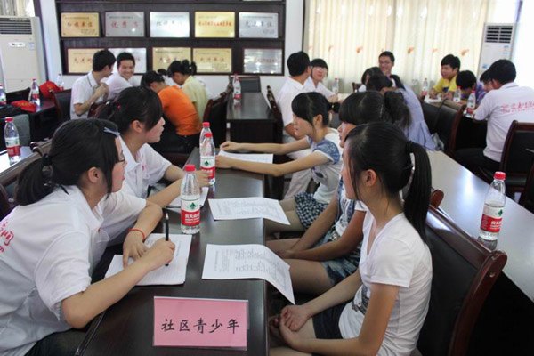 【“迎接黨代會(huì) 聚焦黨總支”之八】文學(xué)院以學(xué)生黨員示范崗為引領(lǐng),提升大學(xué)生社會(huì)實(shí)踐能力