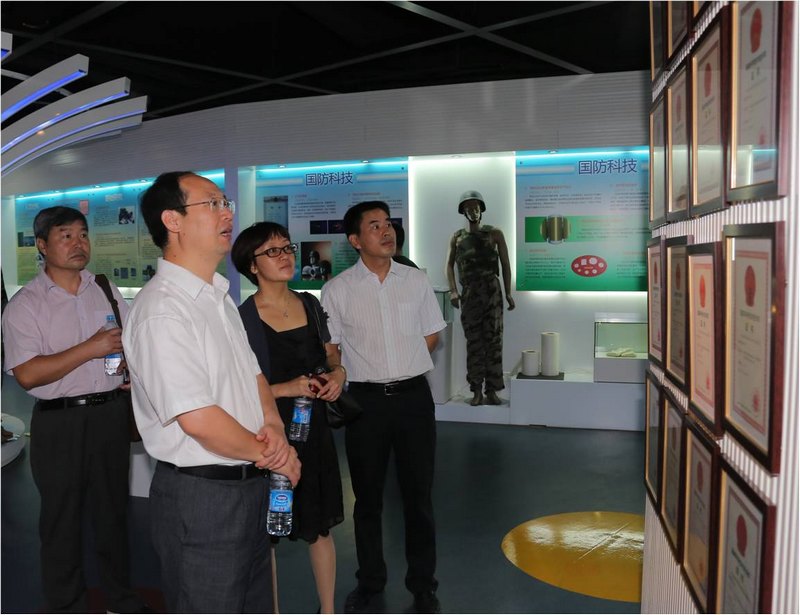 北京服裝學(xué)院黨委書(shū)記呼文亮一行來(lái)校調(diào)研