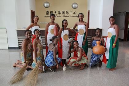 布隆迪大學(xué)孔子學(xué)院師生赴渤海大學(xué)開展夏令營(yíng)活動(dòng)