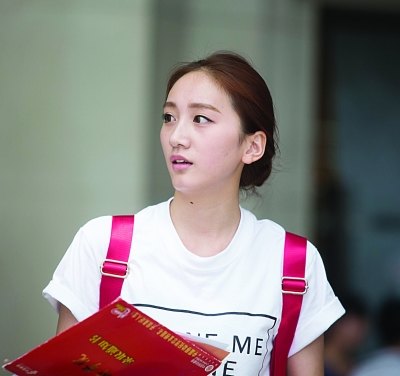 《揚子晚報》、《現(xiàn)代快報》等報道南京藝術(shù)學(xué)院2013級新生入學(xué)