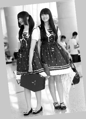 《揚子晚報》、《現(xiàn)代快報》等報道南京藝術(shù)學(xué)院2013級新生入學(xué)