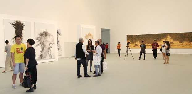 探尋內(nèi)心的一次華麗“冒險(xiǎn)”:“懸而未決——蘇新平作品”展開幕