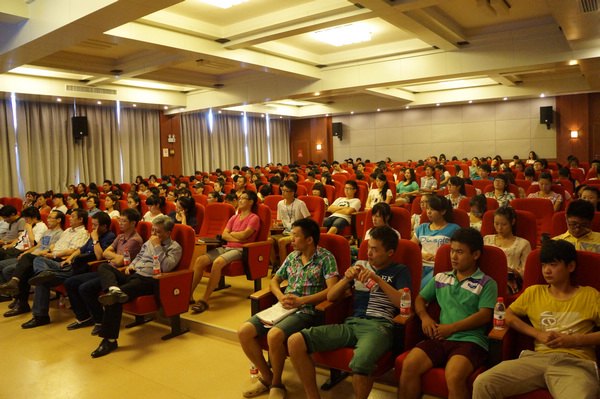 上海文化產權交易所總經理張天來景德鎮陶瓷學院作專題講座