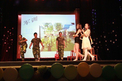 第十一屆新生文化節之“閃耀迷彩”晚會順利舉行