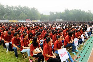 濟南大學舉行2013級新生開學典禮