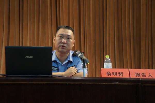 學(xué)校舉行2013級(jí)新生安全教育報(bào)告會(huì)