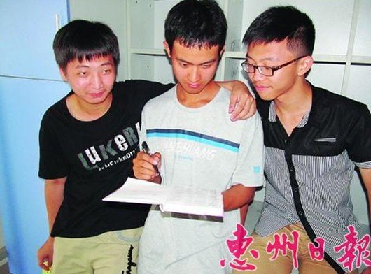 【惠州日報】惠州學院大一新生昨日報到