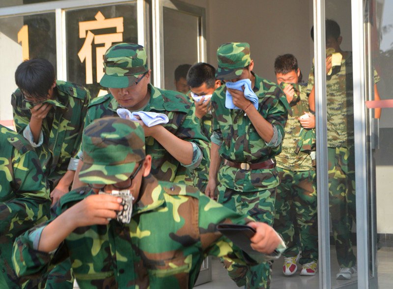 煙臺大學文經學院開展新生消防演練