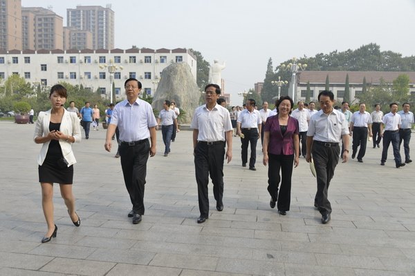 省政協視察團蒞臨鄭州職業技術學院視察指導工作