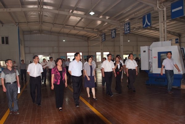 省政協視察團蒞臨鄭州職業技術學院視察指導工作