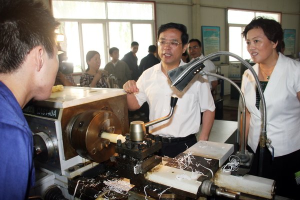 省政協視察團蒞臨鄭州職業技術學院視察指導工作