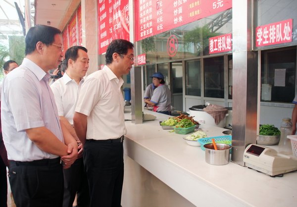 省政協視察團蒞臨鄭州職業技術學院視察指導工作