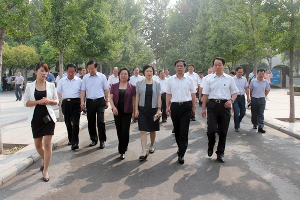 省政協視察團蒞臨鄭州職業技術學院視察指導工作