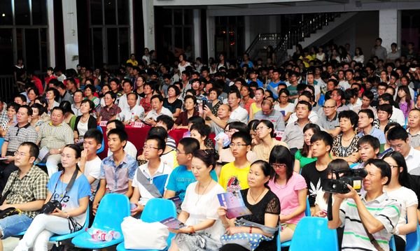 三明市人口文化藝術團走進三明學院慰問演出