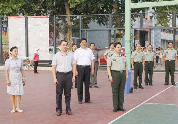 解放軍陸軍軍官學院領導視察皖西學院2013級學生軍訓工作