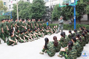 濟南大學圓滿完成2013級學生軍訓工作
