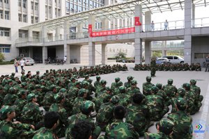 濟南大學圓滿完成2013級學生軍訓工作