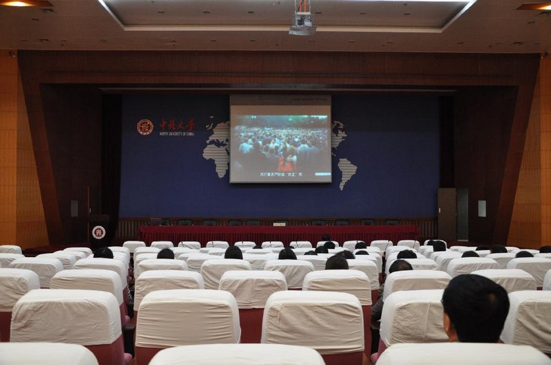 中北大學(xué)組織中層以上干部觀看黨內(nèi)教育片