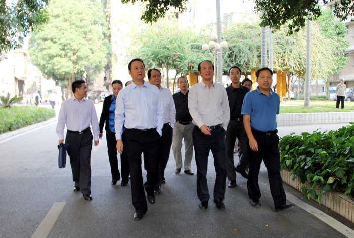 自治區財政廳黃偉京廳長一行到廣西師范學院考察調研
