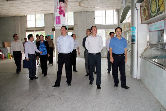 自治區財政廳黃偉京廳長一行到廣西師范學院考察調研