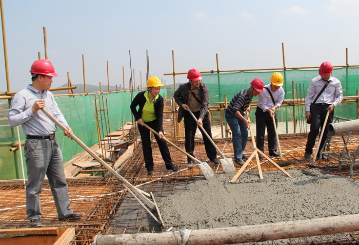 廣西師范學院五合校區學生食堂主體結構封頂