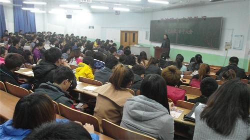 經(jīng)濟(jì)管理學(xué)院召開入黨積極分子大會(huì)經(jīng)濟(jì)管理學(xué)院召開入黨積極分子大會(huì)