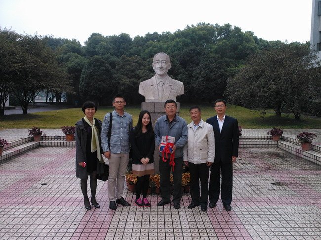 趙元任先生的親屬向常州工學院“趙元任研究中心”贈書