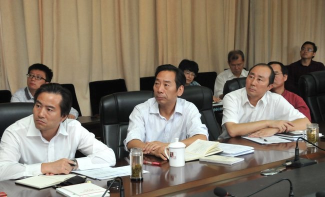 常州工學院黨委中心組召開“批評與自我批評”專題學習會