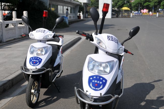 小巡邏車折射平安校園建設大思路