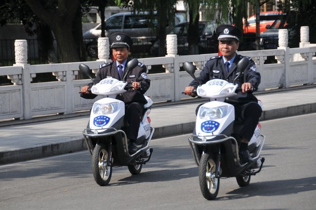 小巡邏車折射平安校園建設大思路