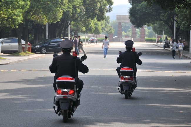 小巡邏車折射平安校園建設大思路