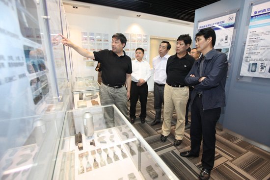 泰州南理工研究院副理事長嚴曉明調研應用中心建設情況
