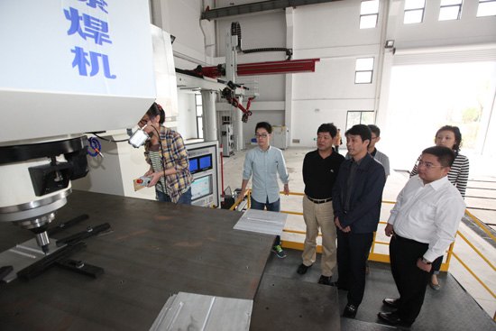 泰州南理工研究院副理事長嚴曉明調研應用中心建設情況