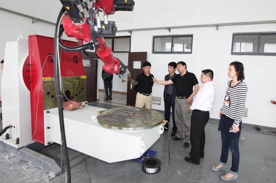 泰州南理工研究院副理事長嚴曉明調研應用中心建設情況