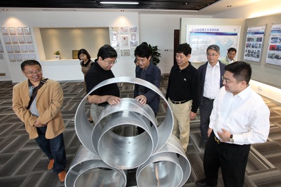 泰州南理工研究院副理事長嚴曉明調研應用中心建設情況