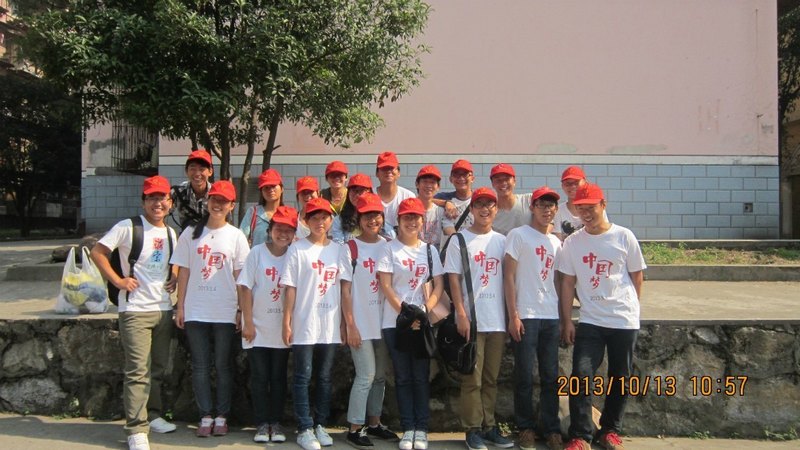 重陽佳節送溫暖 老人孩子齊開懷