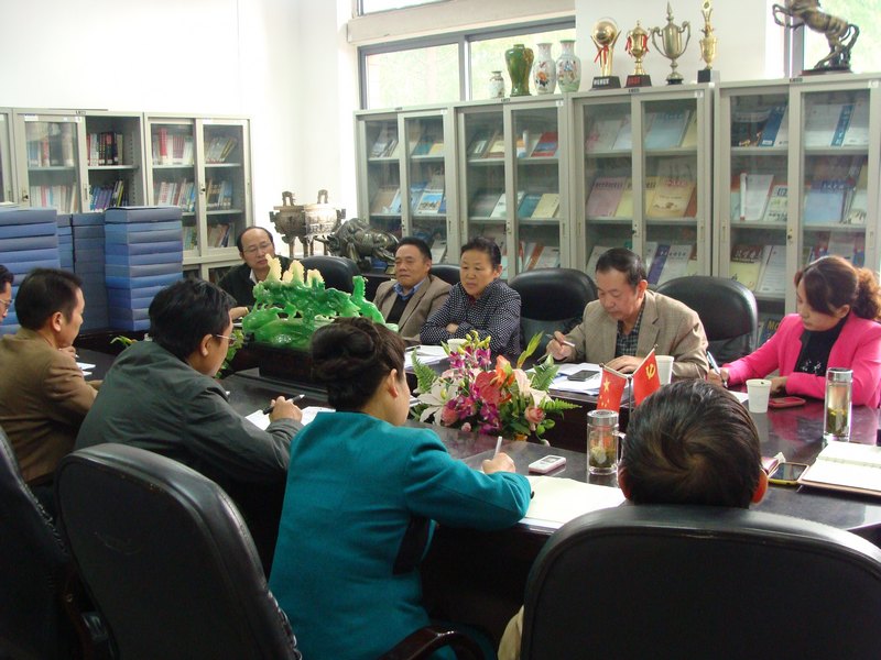 政法學院召開黨的群眾路線教育實踐活動專題民主生活會