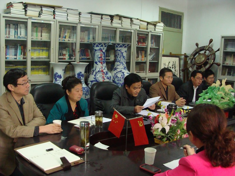 政法學院召開黨的群眾路線教育實踐活動專題民主生活會