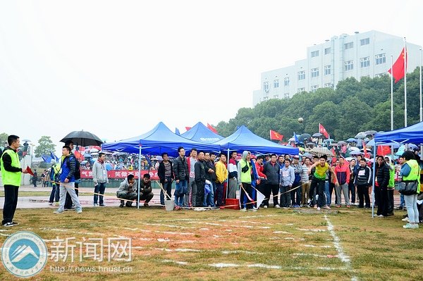 【賽事直通車】鉛球高手雨中對決