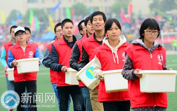 【校運會視點】 “五色”志愿服務  堅守護航校運