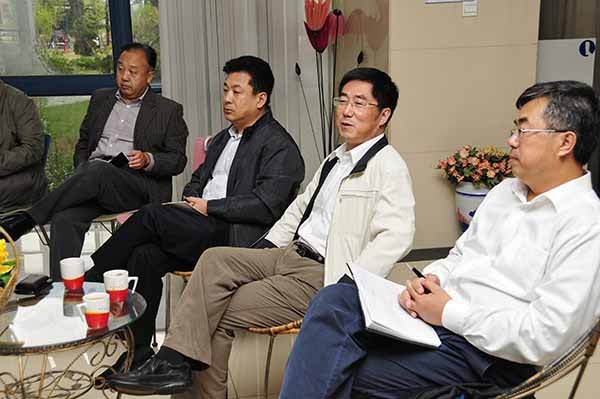 學(xué)校舉辦“校長與學(xué)生面對面”座談會