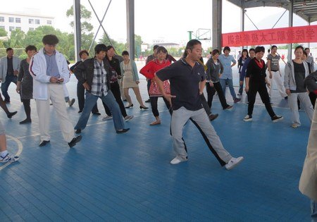 校工會組織舉辦教職工太極拳培訓