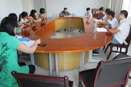 圖書館黨支部深入推進群眾路線教育實踐活動